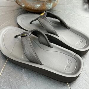 Black canvas flip flops sandals